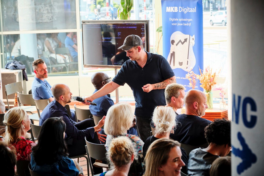 Fares Masharawi tijdens een interactieve AI-sessie